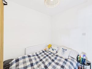 BEDROOM - click for photo gallery